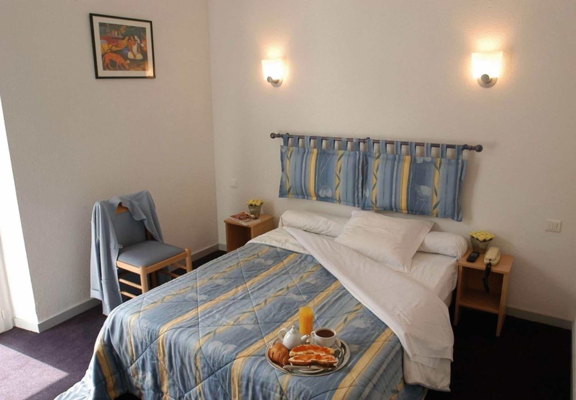 Hotel Esplanade Eden Lourdes Ruang foto