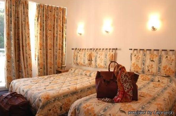 Hotel Esplanade Eden Lourdes Ruang foto
